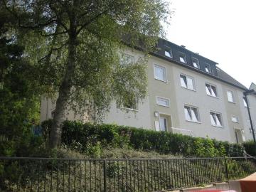 DREI ZIMMER DACHGESCHOSSWOHNUNG IN DER SCHULSTRASSE