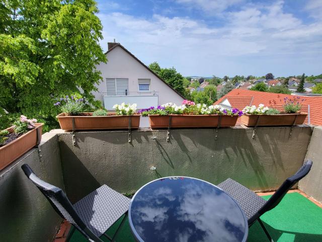 DREI ZIMMER DACHGESCHOSS WOHNUNG AB 01.08.2026