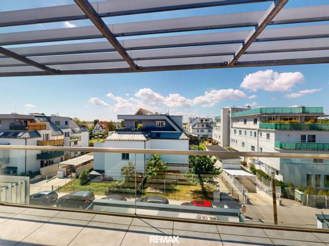 Drei Zimmer Dachgeschoß Wohnung mit 15m² Terrasse nahe Siegesplatz/Asperner Löwe