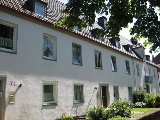 DREI ZIMMER DACHGESCHOSS WOHNUNG NÄHE STADTPARK