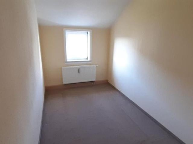 Drei Zimmer Dachwohnung in ruhiger Lage mit guter Fernsicht