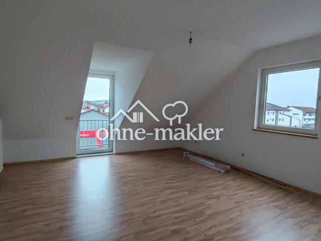 Drei Zimmer DG Wohnung mit Balkon zentral gelegen in Schwandorf