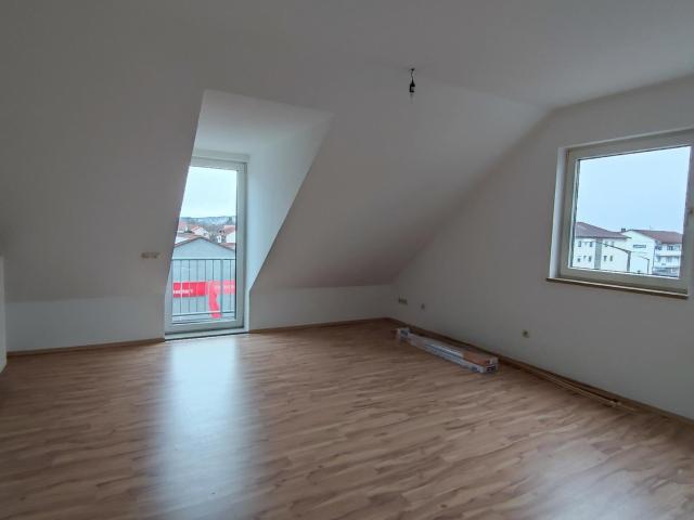 Drei Zimmer DG Wohnung mit Balkon zentral gelegen in Schwandorf