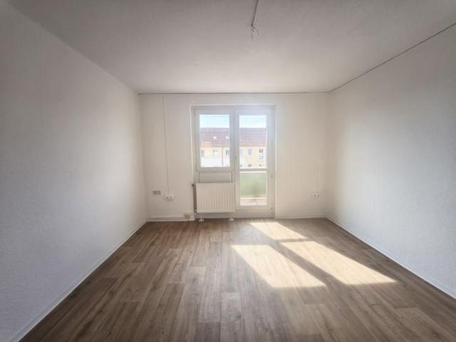 Drei Zimmer frisch renoviert kleiner Mietpreis
