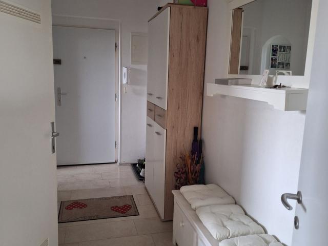 Drei Zimmer Gemeindewohnung mit Loggia