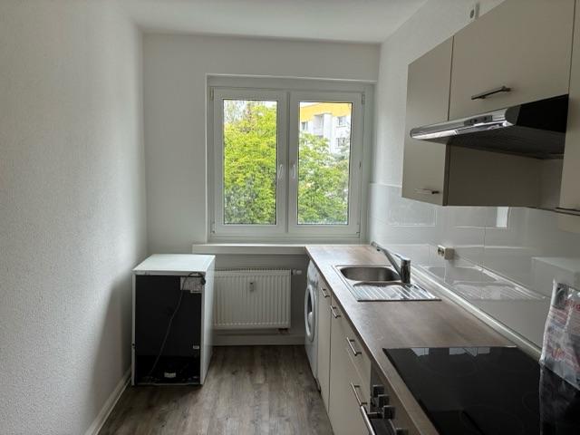 DREI ZIMMER mit EINBAUKÜCHE
