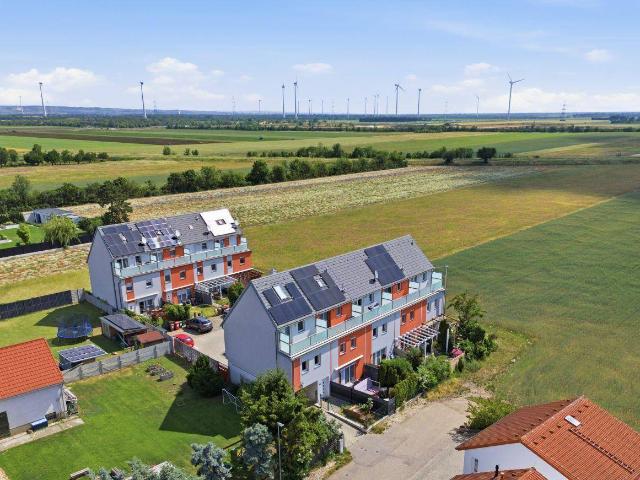 DREI Zimmer mit TERRASSE, GARTEN und STELLPLATZ + TOP