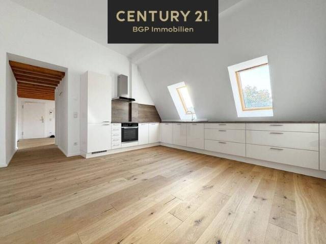 Drei Zimmer Penthouse Wohnung in guter Lage VH DG li