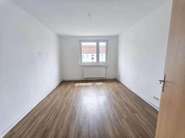 Drei Zimmer*Balkon*Modernes Badezimmer und Einbauküche