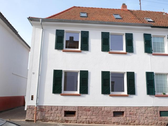 Dreieichenhain Doppelhaushälfte kernsaniert mit WP & Baugenehmigung für zweites Haus