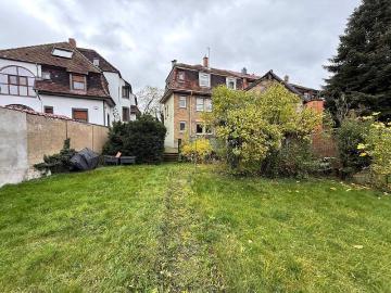 Dreifamilienhaus mit zusätzlicher Bebauungsmöglichkeit in MA Hochstätt
