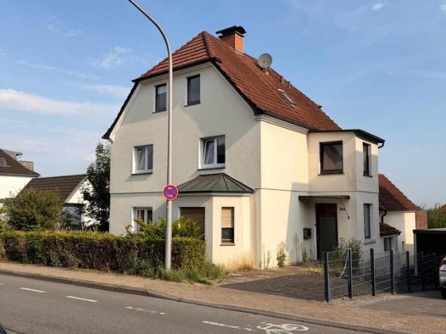 Dreifamilienhaus mit Einliegerwohnung, Büro & Baugenehmigung