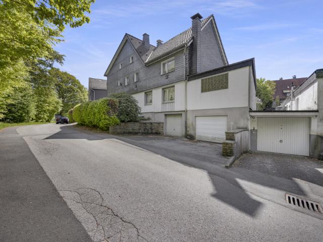 Dreifamilienhaus in ruhiger Stadtrandlage auf einem Erbbaurechtgrundstück