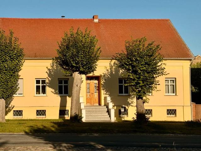 Dreiseitenhof nahe Berlin | 2.550 m² | Scheune & Obstgarten