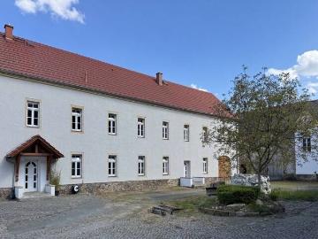 Dreiseitenhof FAMILIENFOKUS Raum für Generationen. Platz für Zukunft