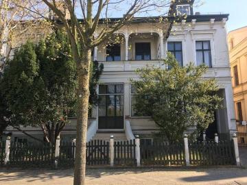 Dreiraumwohnung im Seitenflügel/Hochparterre