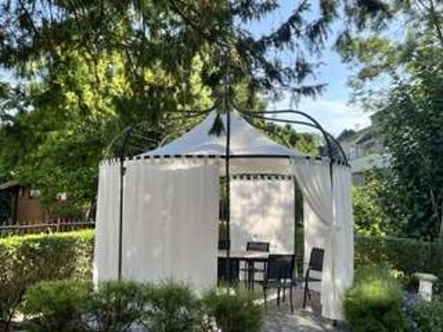 Dreizimmer Wohnung für ein Paar mit Parkett + Wintergarten + Gartennutzung