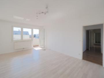 Erfolgreich vermietet! Sonnige Dreizimmerwohnung, mit großer Loggia!