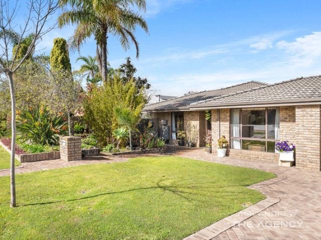 DRESS CIRCLE LARGE FAMILY HOME