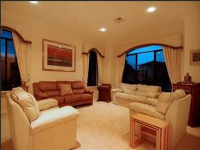 DRESS CIRCLE MILLION DOLLAR LOCATION HUGE 5BRM 3BTH 426m2 MANSION PARTIALLY FURNISHED