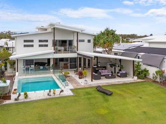 DRESS CIRCLE WATERFRONT LIVING WITH SPACE TO ENTERTAIN