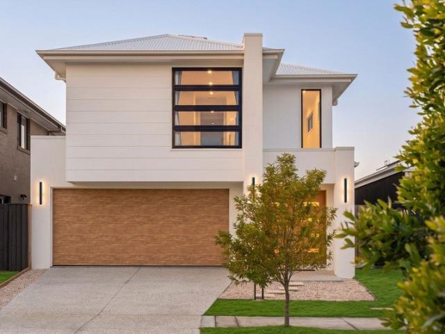 Dressed to Impress: Presentation Perfect, As New, Come Inside.