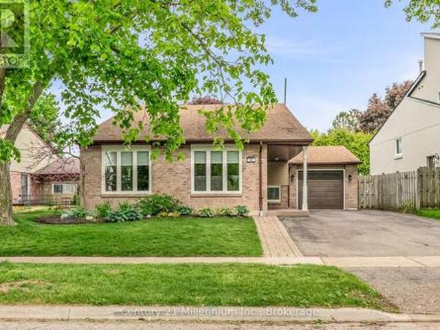 Drive 43 Stoddart Drive, Aurora Highlands, ON, L4G 2G2 house for sale | Listing ID N13228 | Royal LePage