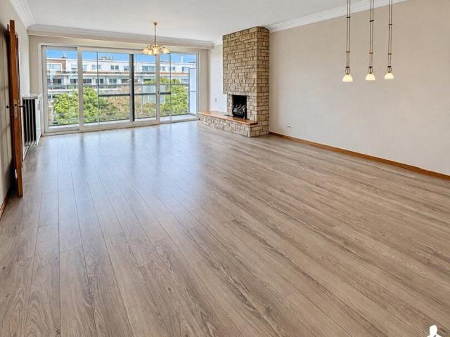 Drie slaapkamer appartement met garage