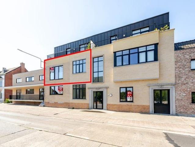 Drie slaapkamerappartement met ruim terras te huur