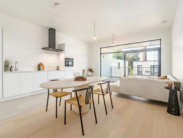 Drie slaapkamerappartement met ruim terras te huur