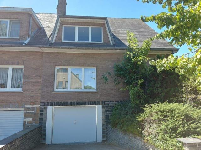 Driegevelwoning te huur in Sint Pieters Leeuw