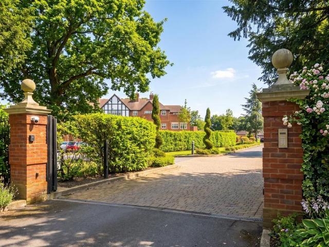 Drift Road, Winkfield, Windsor 5 bed terraced house to rent £7,500 pcm £1,731 pw