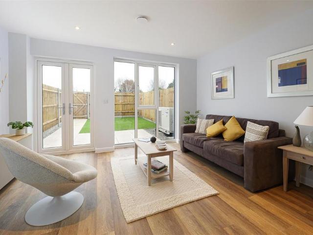 Driftwood Mews, Suffolk Avenue. 2 bed end of terrace house to rent £1,600 pcm £369 pw
