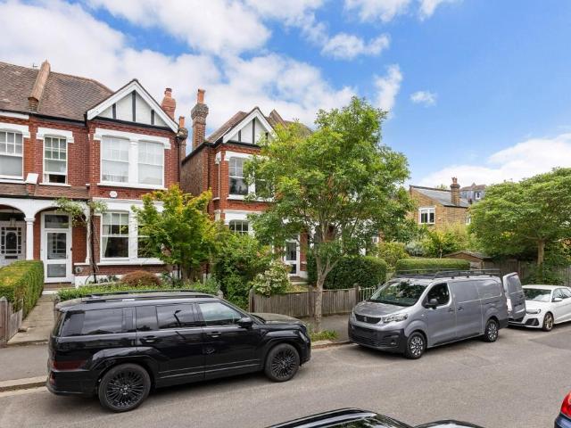 Druce Road London SE21 4 bed semi detached house to rent £7,000 pcm £1,615 pw