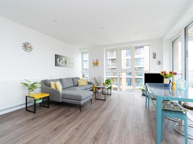 Drumond house, Victory Parade. 2 bed penthouse to rent £2,200 pcm £508 pw