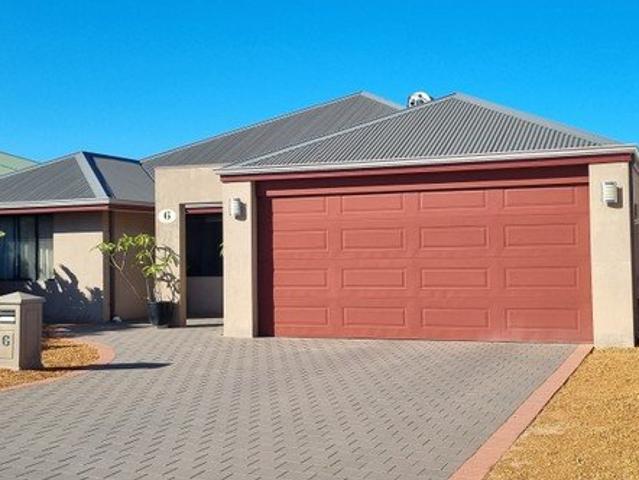 Drummond Cove Retreat: Spacious Family Home with Double Garage