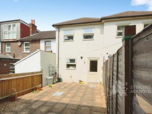 Drummond Road, Guildford, GU1 2 bed terraced house to rent £1,900 pcm £438 pw