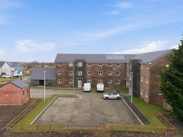 Drummonds Crescent, Stirling, Central. 2 bed flat to rent £1,095 pcm £253 pw