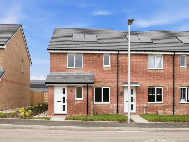 Drummonds Crescent, Stirling, Central. 3 bed end of terrace house to rent £1,395 pcm £322 pw