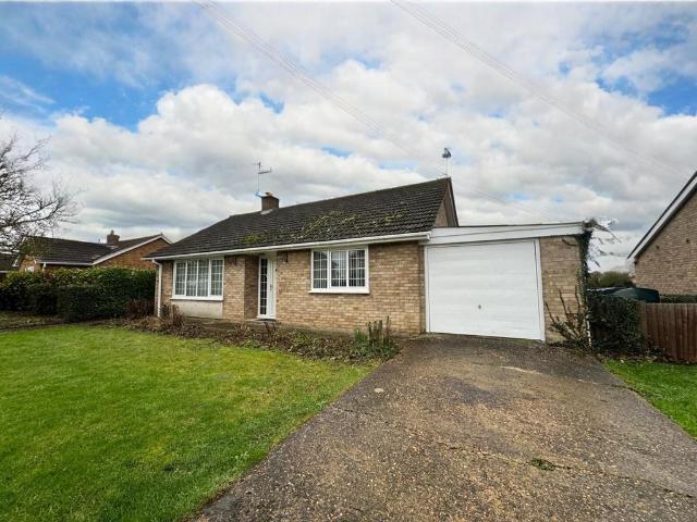 Drury Lane, Wicken, Ely, Cambs, CB7 5XY 2 bed detached bungalow to rent £1,305 pcm £301 pw