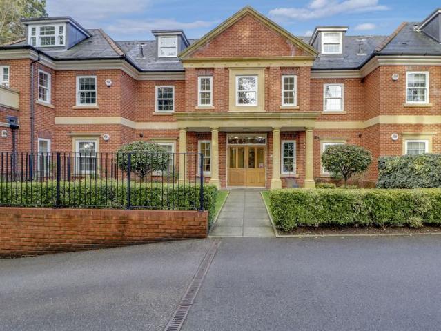 Dry Arch Road, Sunningdale SL5, 2 bed flat to rent, £1,695 pcm | PrimeLocation