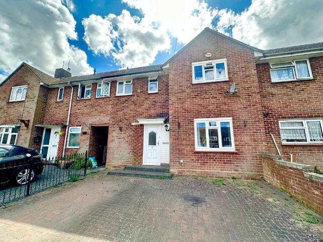 Dryden Road, Towcester, NN12 3 bed terraced house to rent £1,395 pcm £322 pw