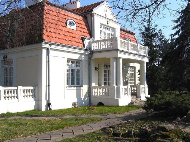 Dworek 220 m² w Piastowie blisko Warszawy z 1937 r
