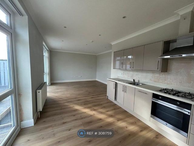 Dwight Road, Watford WD18, 2 bed flat to rent, £1,750 pcm | PrimeLocation