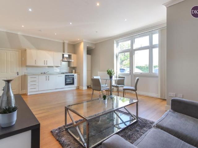 Dwight Road, Hertfordshire WD18 1 bed apartment to rent £1,425 pcm £329 pw