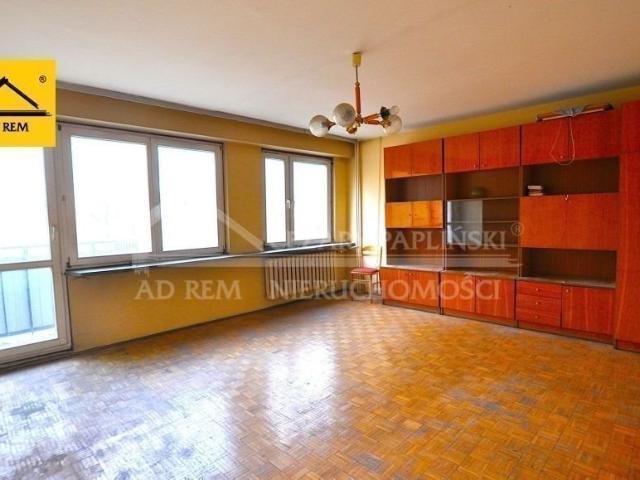 Do sprzedania przestronne mieszkanie 48,5 m² z balkonem i potencjałem aranżacyjnym