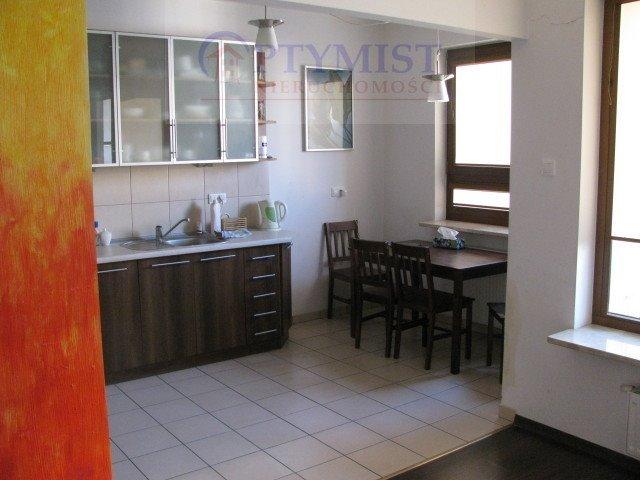 Na wynajem przestronne mieszkanie 42 m² z balkonem i garażem
