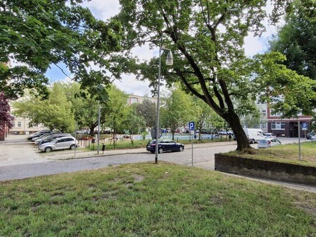 Dwupokojowe mieszkanie z balkonem do remontu 46 m² przy Teatrze Polskim