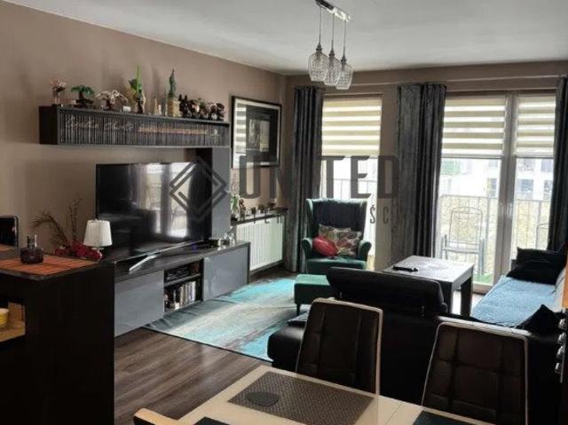 Na sprzedaż przestronne 2 pokojowe mieszkanie 54 m² z dużą komórką w centrum Wrocławia