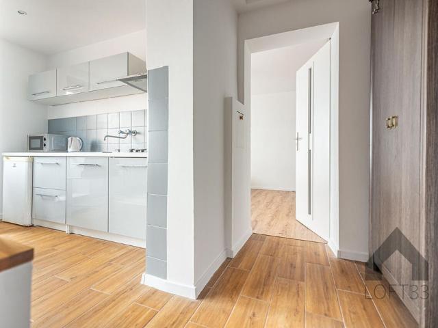 Dwupokojowe mieszkanie z pięknym widokiem w centrum Jaworzna do wynajęcia | Spacer 3D